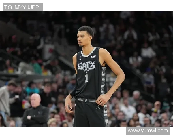 文班亚马首场比赛表现惊艳5次盖帽并隔扣字母哥引发热烈讨论